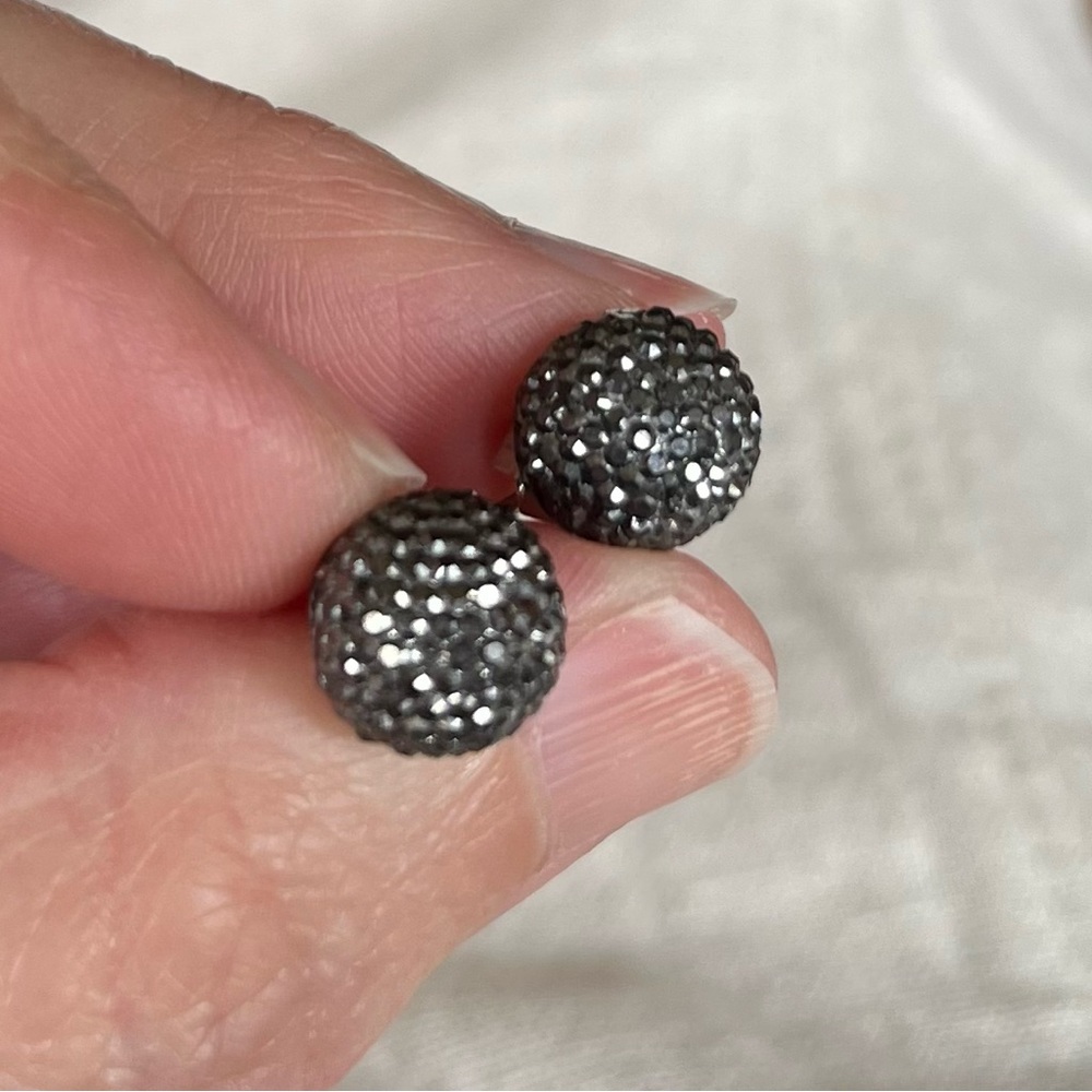 Dark gray ball stud earrings
